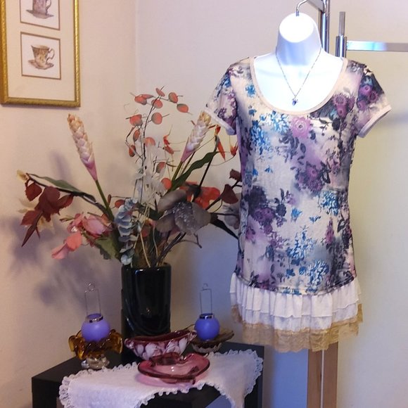 NWT Women’s Chic Beautiful Floral Printed Short Sleeve Scoop Neck Blouse Top - Picture 2 of 6